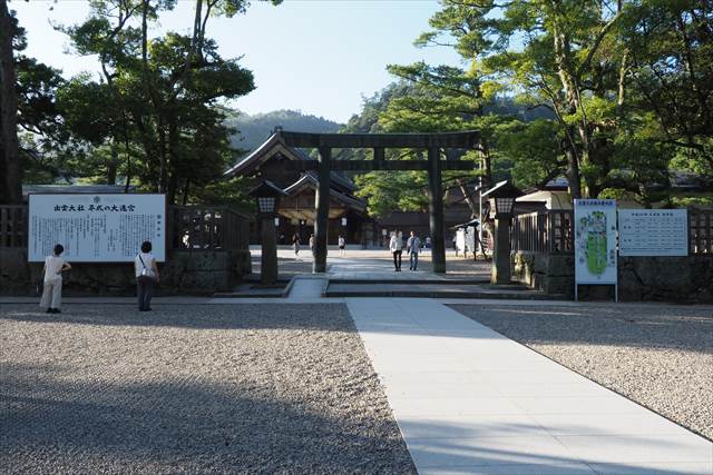 出雲大社の銅鳥居